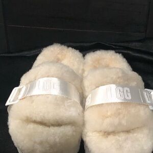 UGG Cream Fluffy Slippers Sz 7